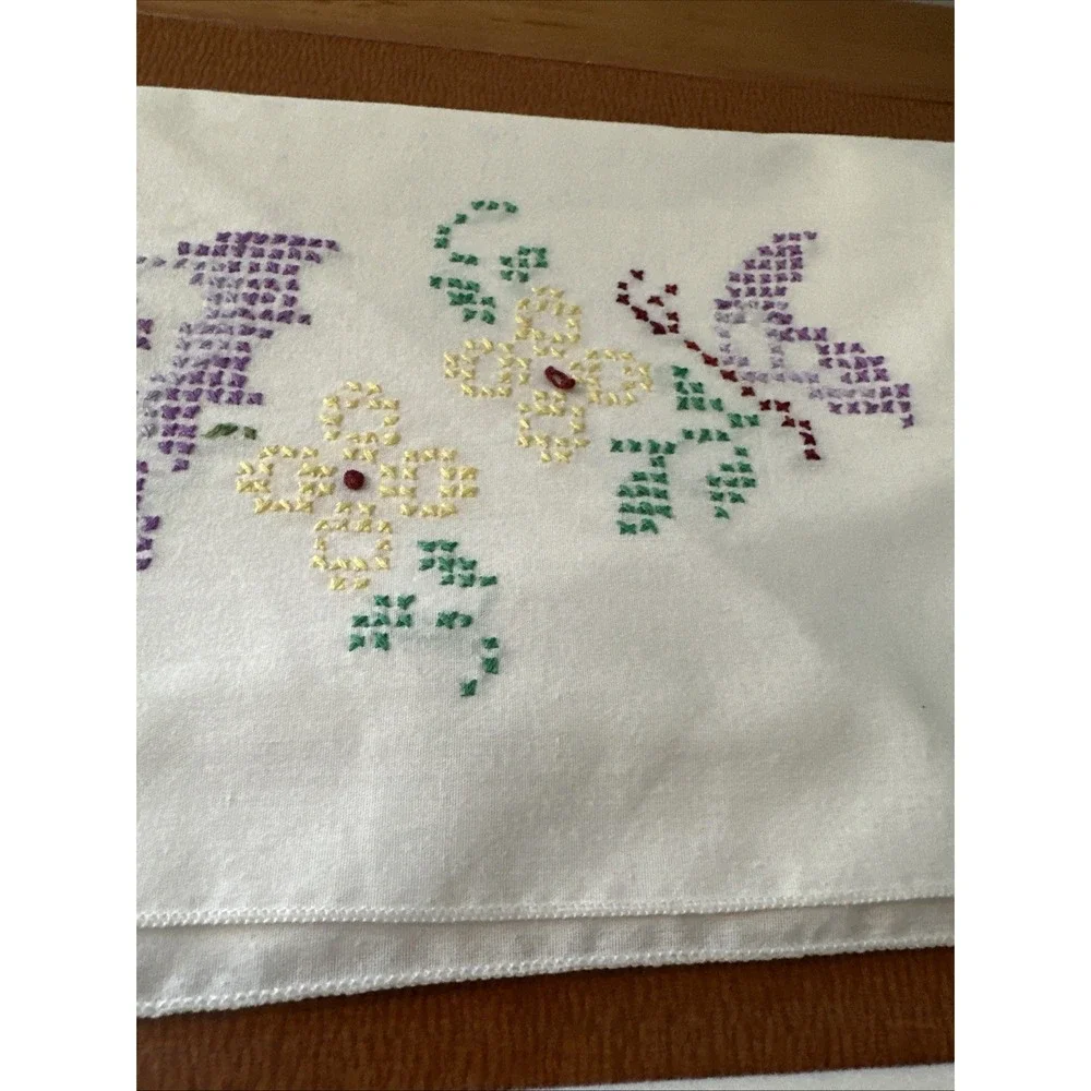 Vtg‎ Pair Of Hand Stitched Cotton Pillowcases With Butterflies & Flowers